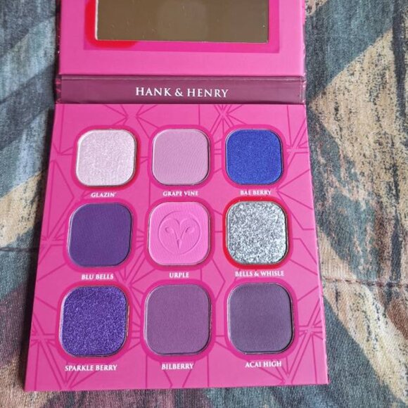 🍇 Hank & Henry – Berries Eyeshadow Palette 💄 - Picture 1 of 4